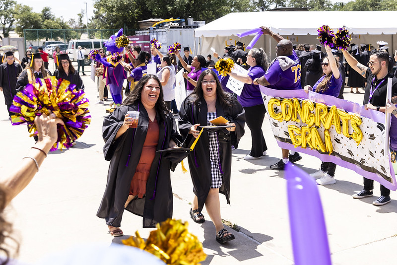 Show Your Riverbat Pride at Fall Commencement: Volunteer for the Welcome Pep Rally!